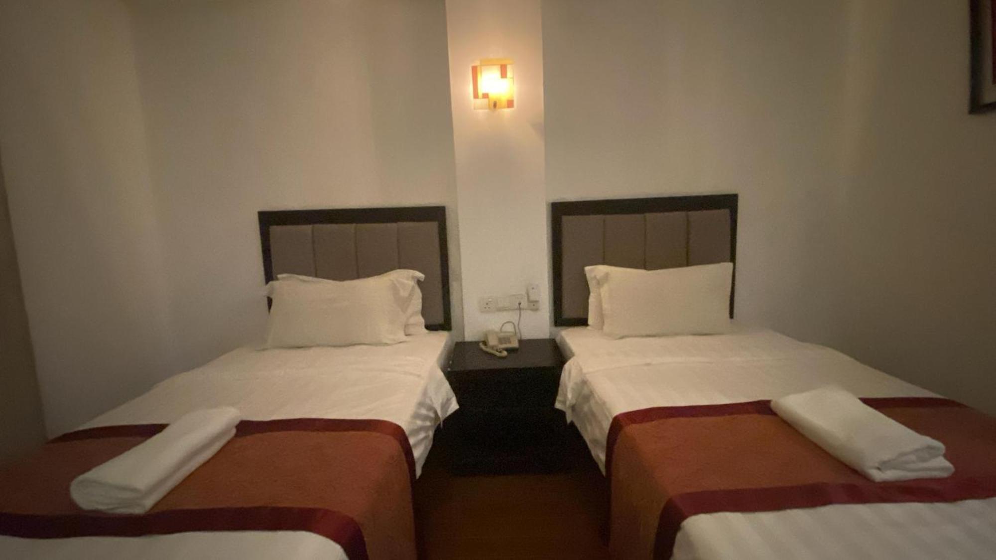 קוטה קינבלו Kk Waterfront Hotel מראה חיצוני תמונה