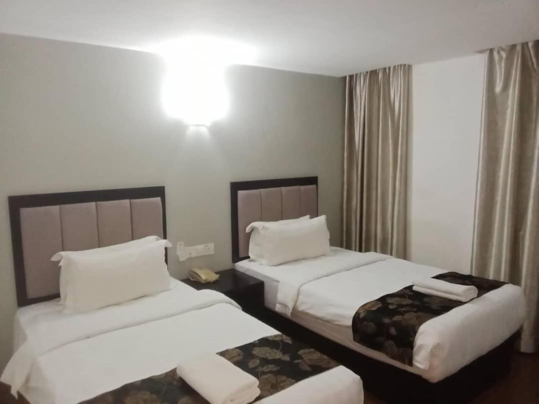קוטה קינבלו Kk Waterfront Hotel מראה חיצוני תמונה